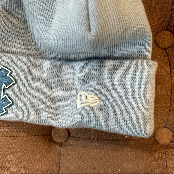 set of 2 UNC winter hats - Picture 2 of 3
